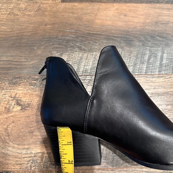 R2 Black Cut Out Heeled Ankle Boots NWOT - Picture 7 of 9